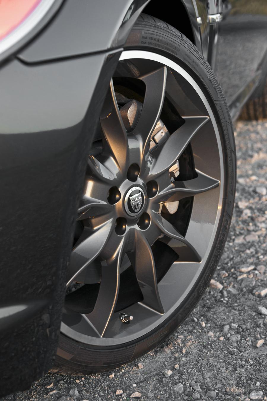  Jaguar XF BlackPack 2010 года  (UK) (фото 5 из 17)